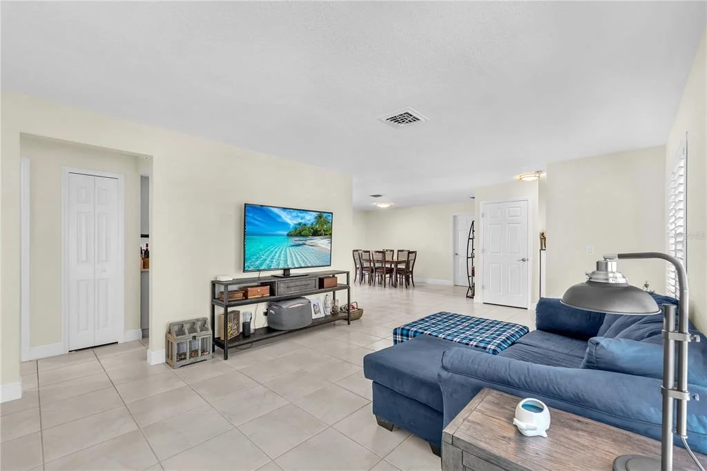 Photo of 911 SILVER PALM WAY