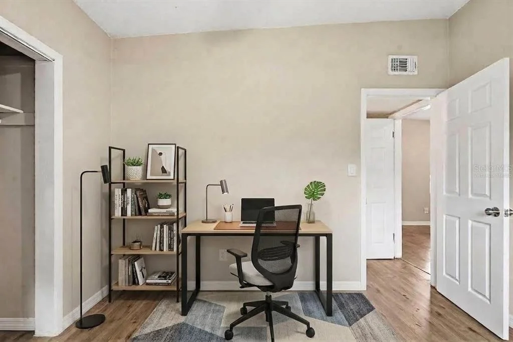 Photo of 6138 OAKCREST CIRCLE