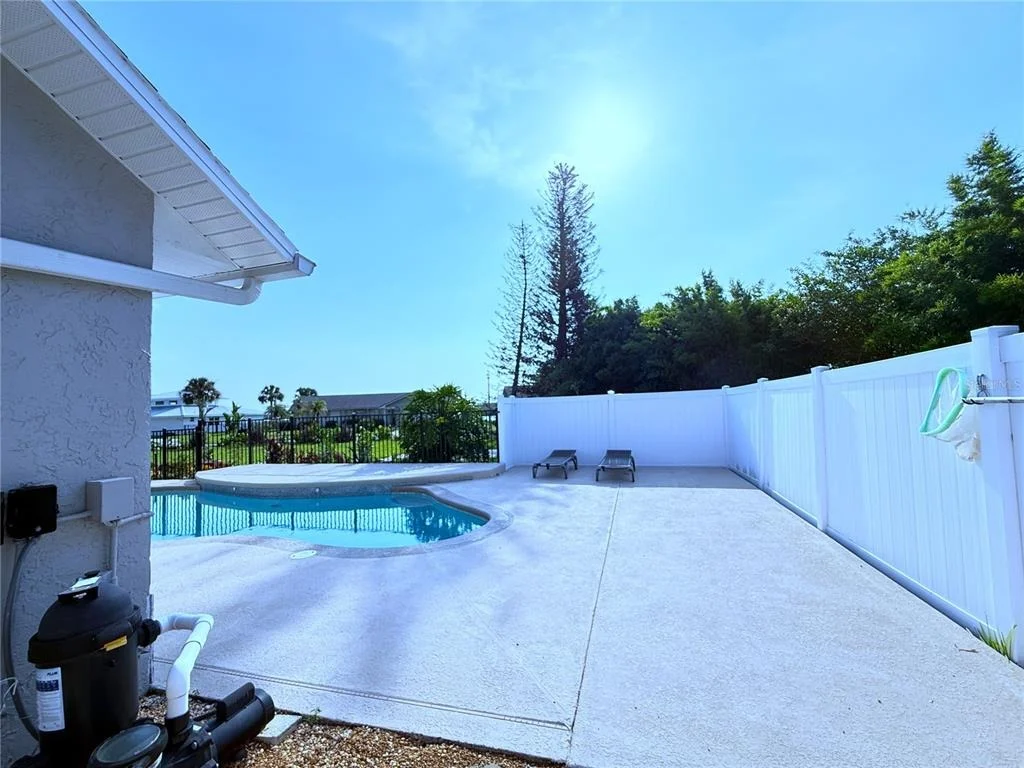 Photo of 1 HARRIS CIRCLE