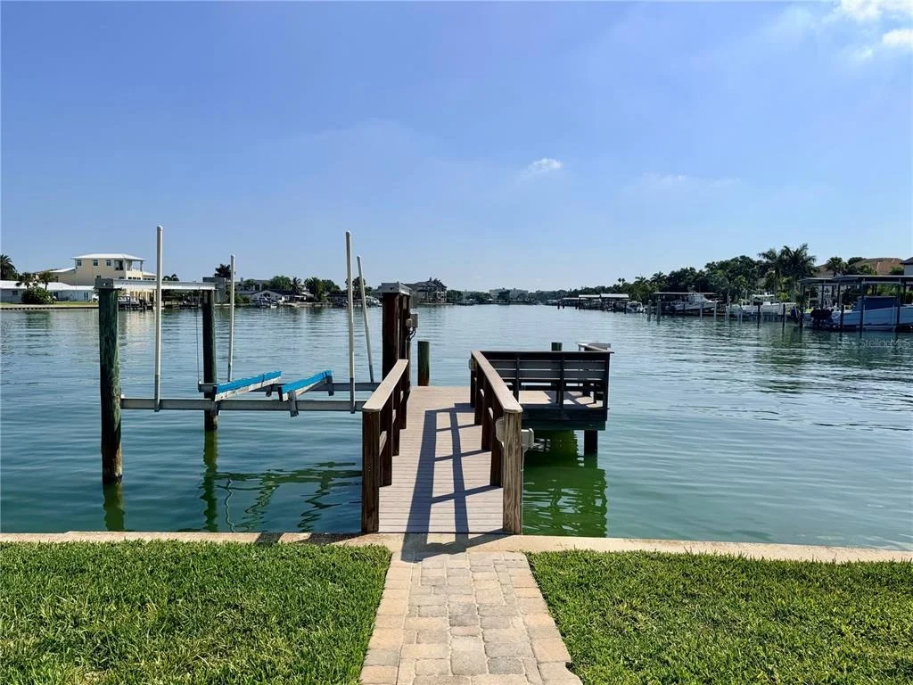 Photo of 902 OAKWOOD DRIVE
