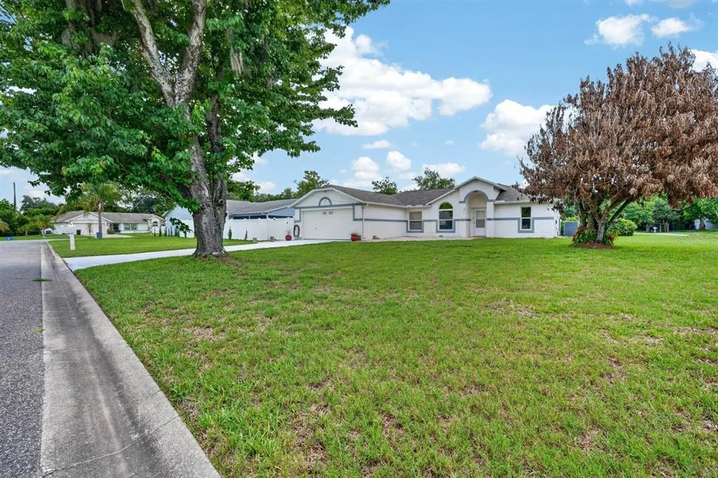 Photo of 20 LAKE MEADOW WAY