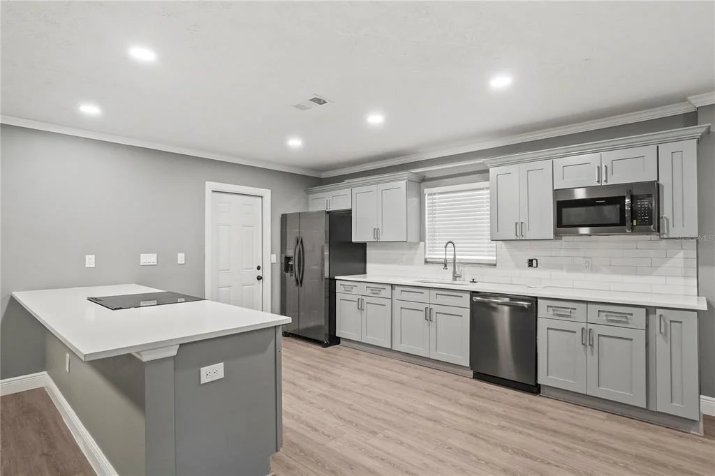 Photo of 1901 LAKEVIEW DRIVE