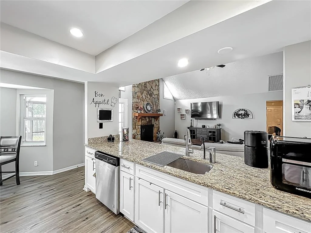Photo of 340 VAIL DRIVE