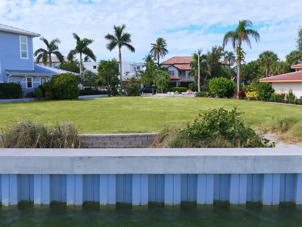 Photo of 894 FREELING DRIVE