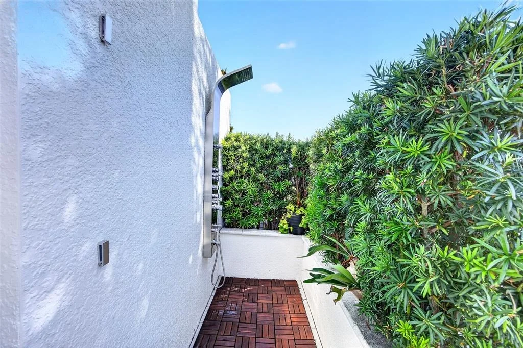 Photo of 125 COLONY POINT DRIVE