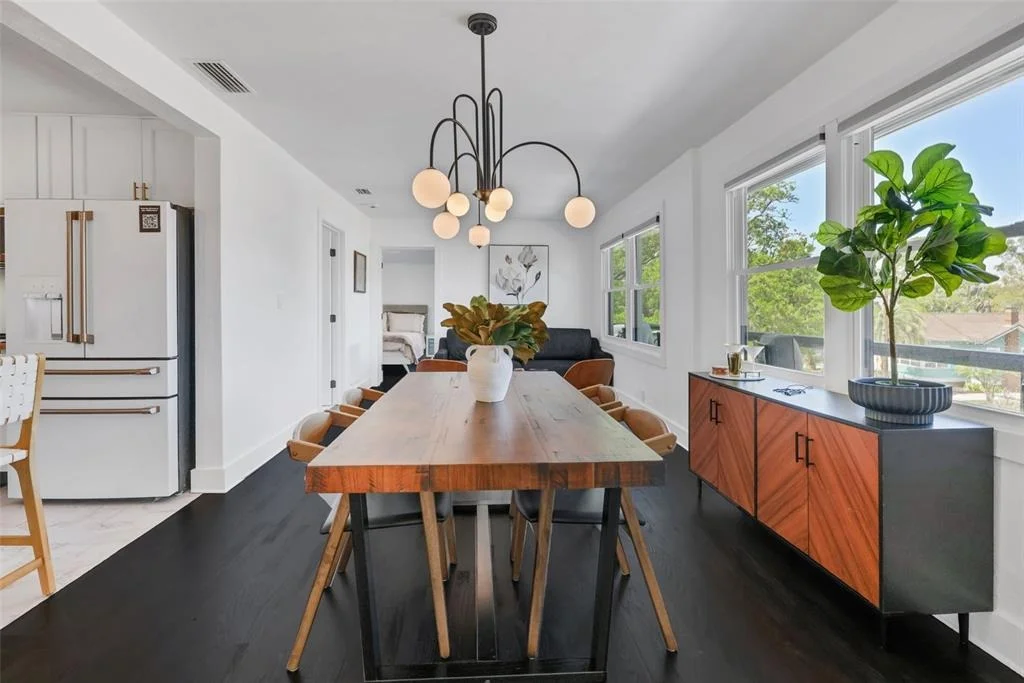 Photo of 39 E PARK AVENUE