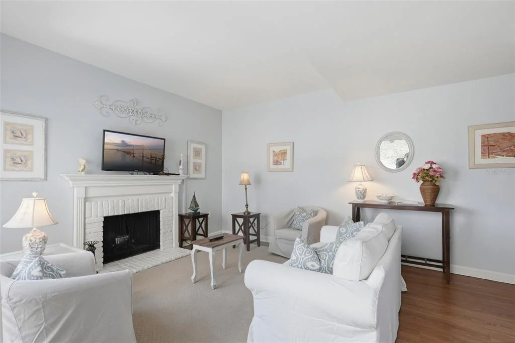 Photo of Unit F at 175 MEDALLION BOULEVARD