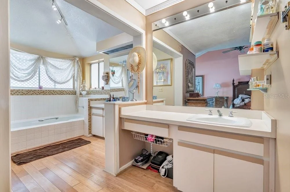 Photo of 233 FLAME AVENUE