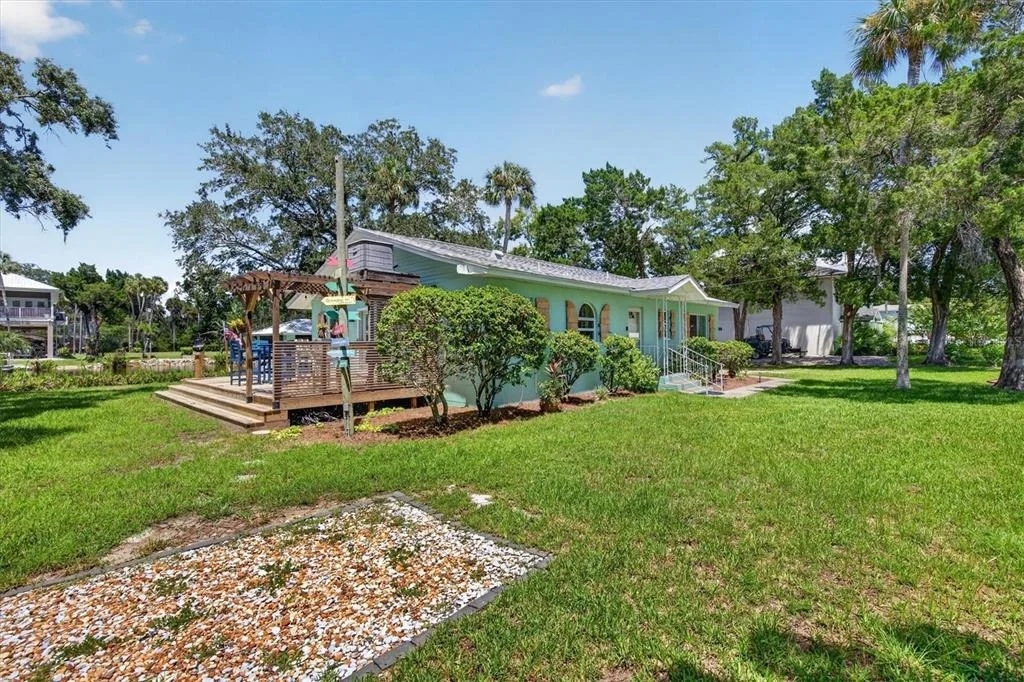 Photo of 6086 ISLAND DRIVE