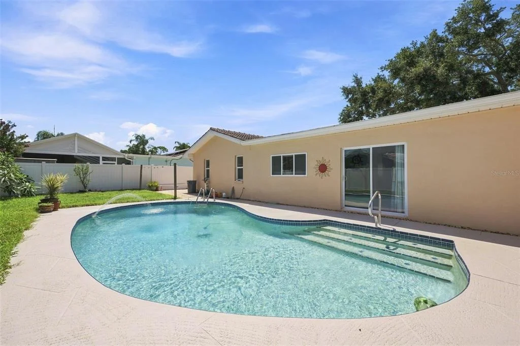 Photo of 2069 KINGFISHER DRIVE