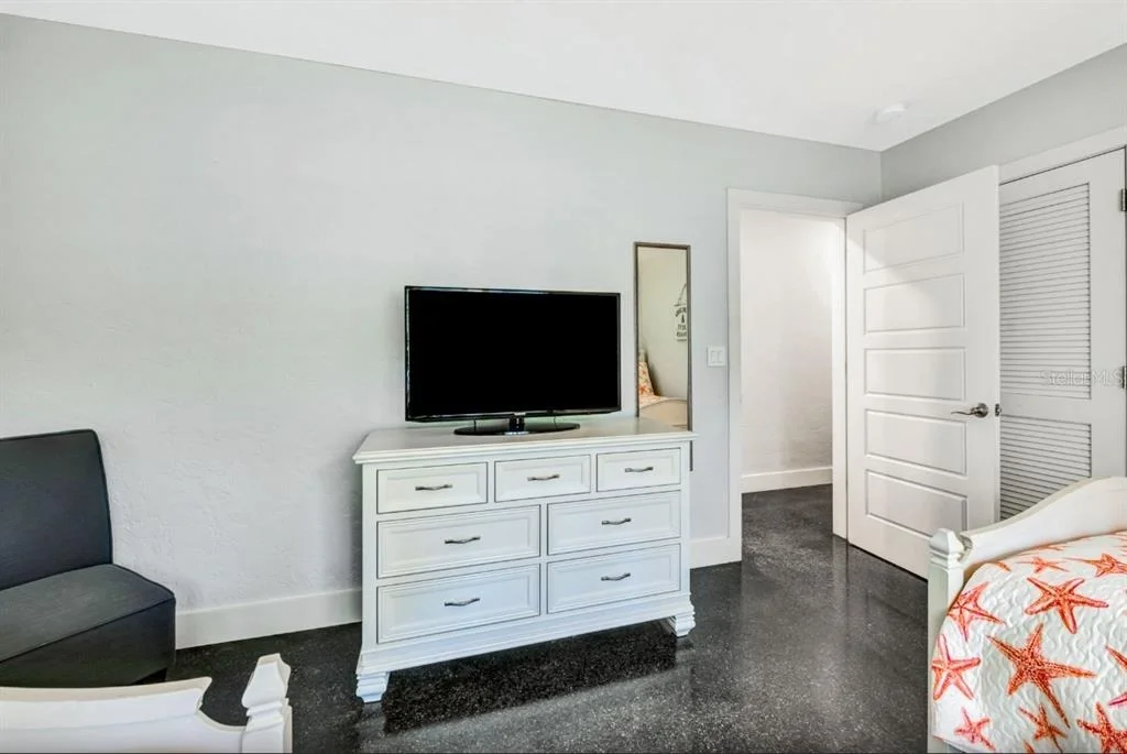 Photo of 301 JACKSON DRIVE