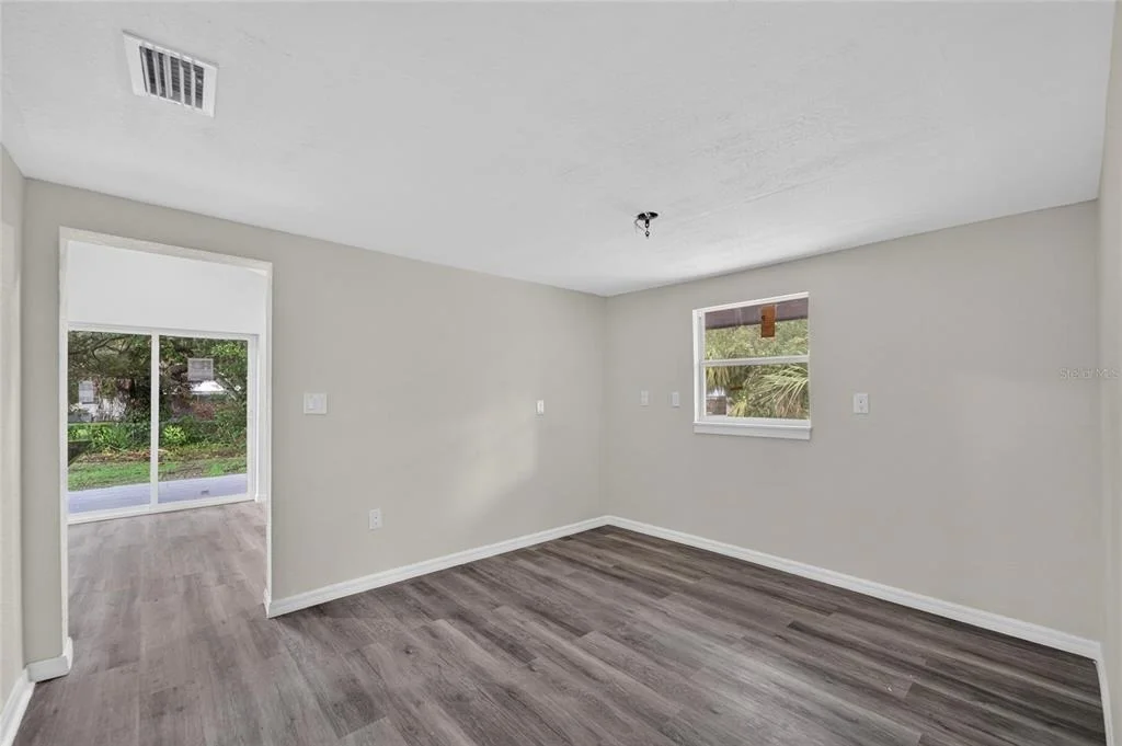 Photo of 8809 DYER ROAD