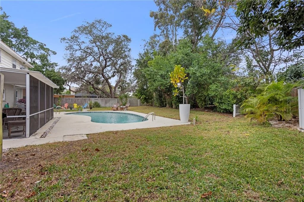 Photo of 1437 GLENVIEW ROAD