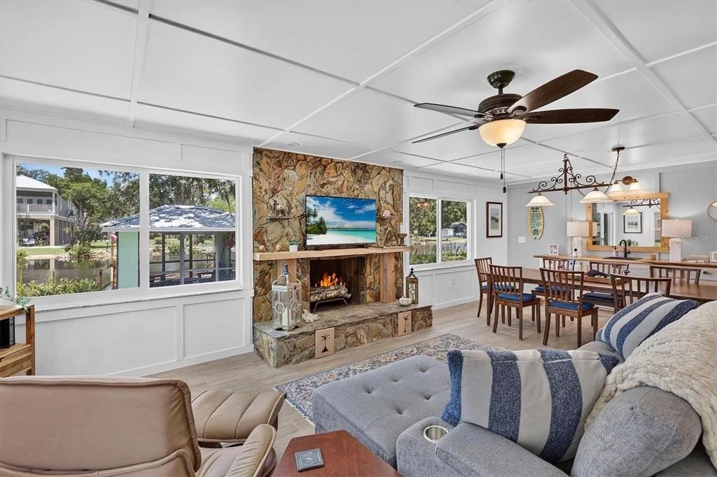 Photo of 6086 ISLAND DRIVE