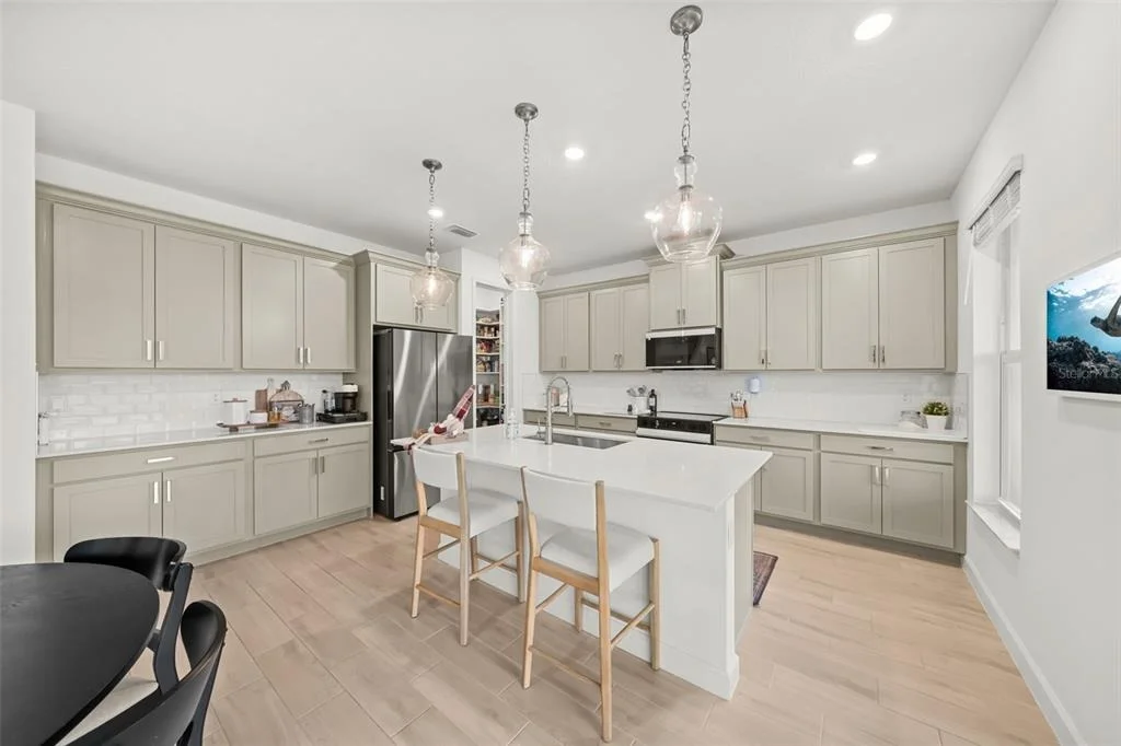 Photo of 660 VERIDIAN CIRCLE NW
