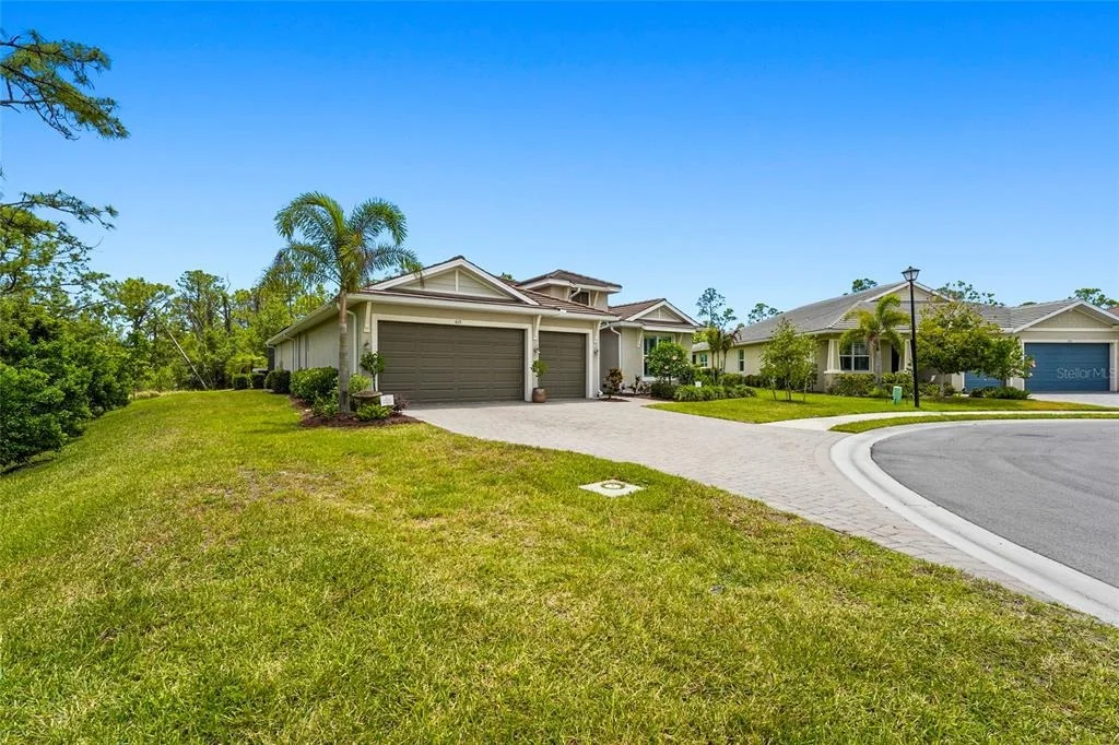 Photo of 617 MISTIFLOWER CIRCLE