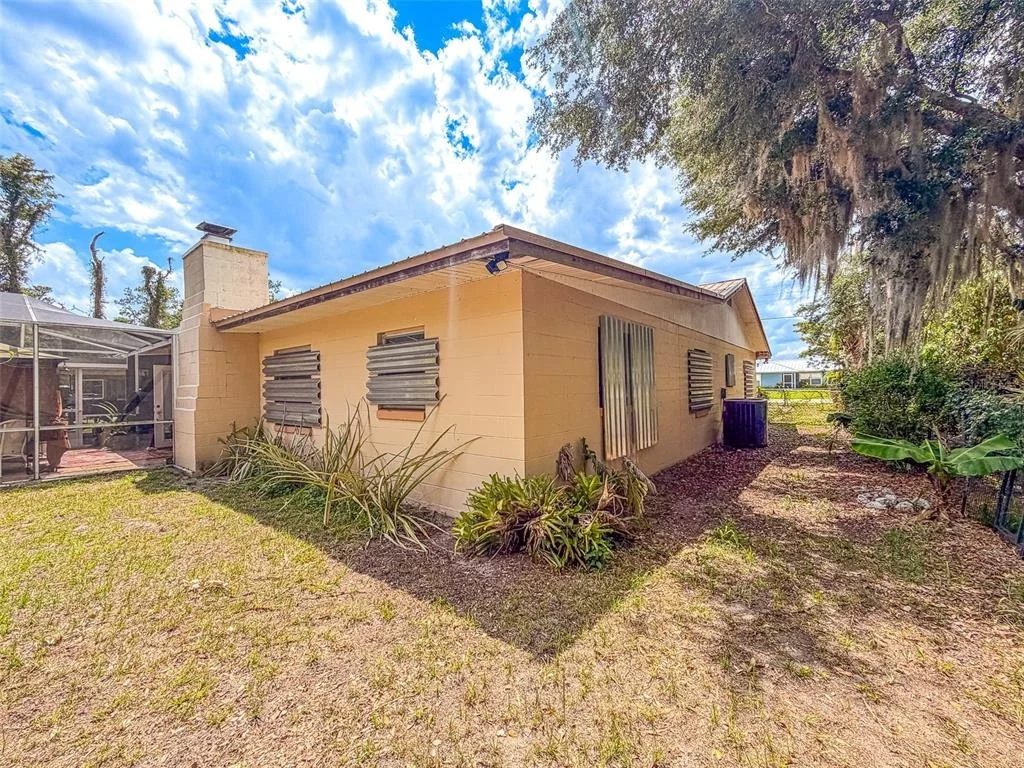 Photo of 305 CLOVERLEAF ROAD