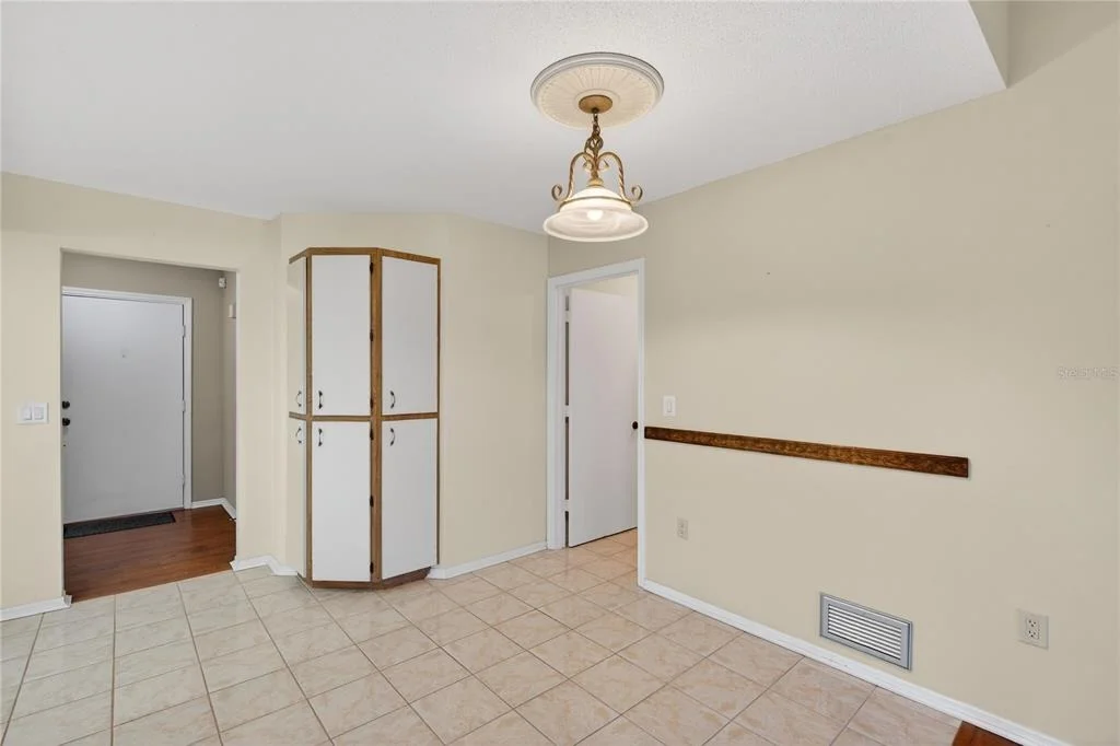 Photo of 5852 LINCOLN ROAD