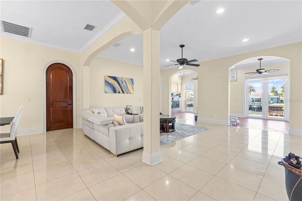 Photo of 3952 VERSAILLES DRIVE
