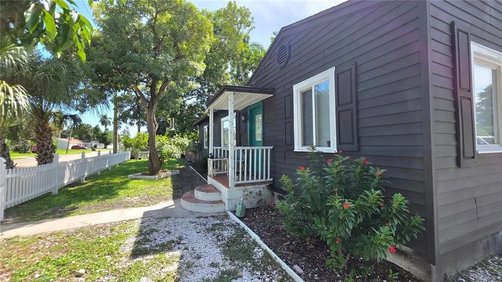 Photo of 1702 26TH STREET W