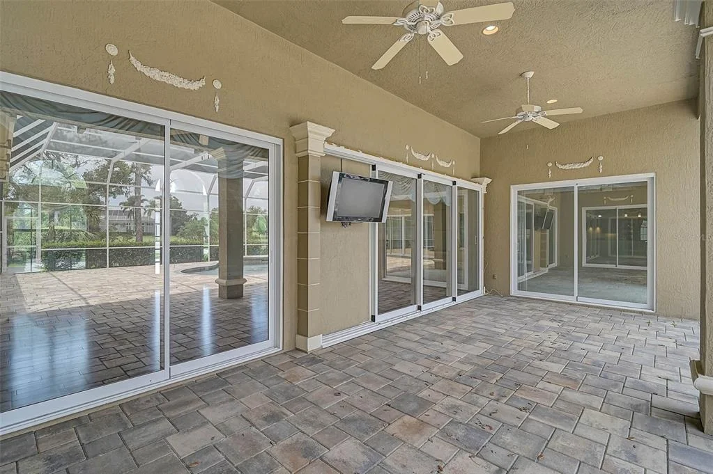 Photo of 852 MACEWEN DRIVE