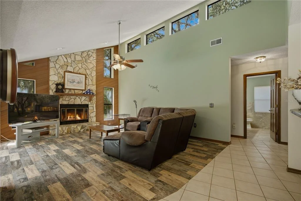 Photo of 390 W BRITAIN STREET