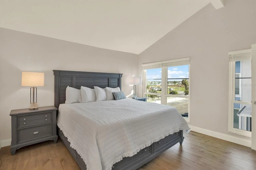 Photo of Unit E at 169 MEDALLION BOULEVARD