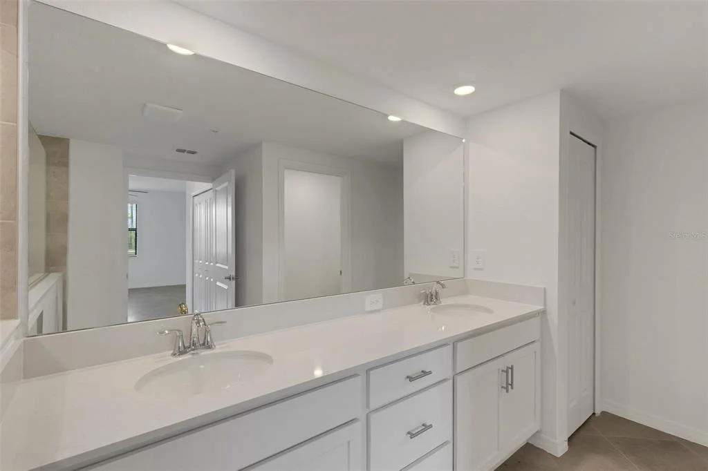 Photo of Unit 104 at 5624 SUMMIT POINTE CIRCLE