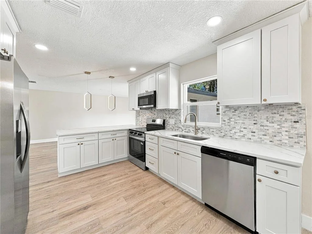 Photo of 7015 CRESTLAKE DRIVE