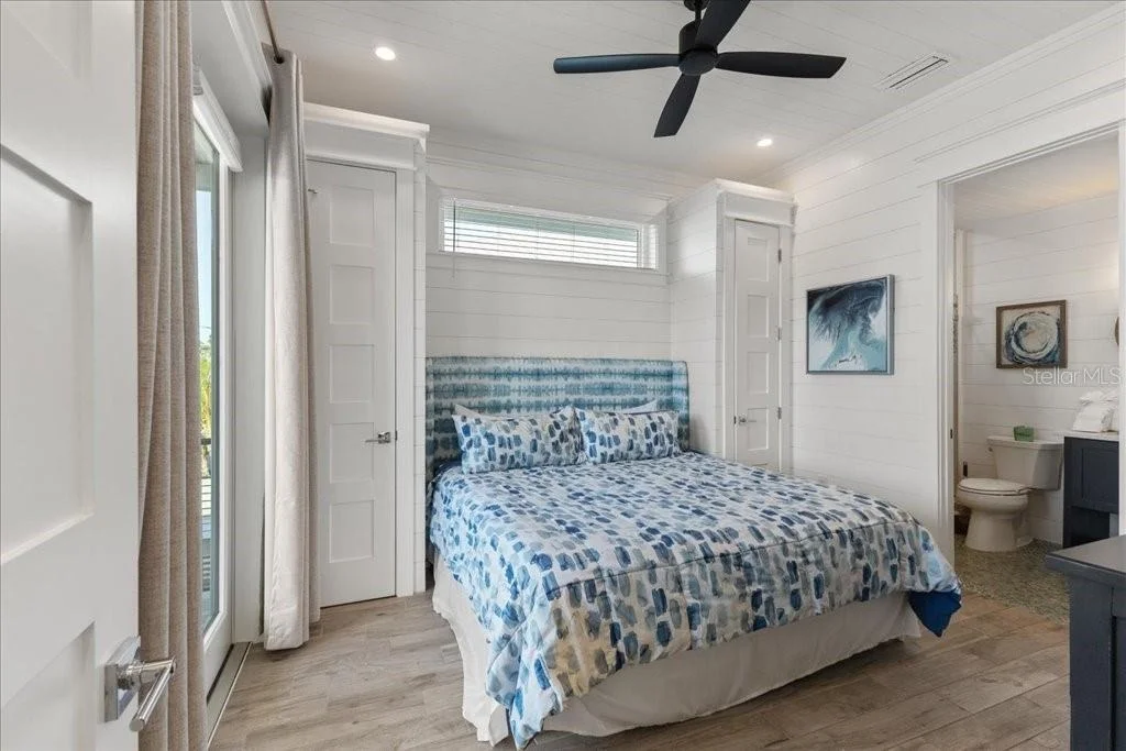 Photo of 239 S HARBOR DRIVE