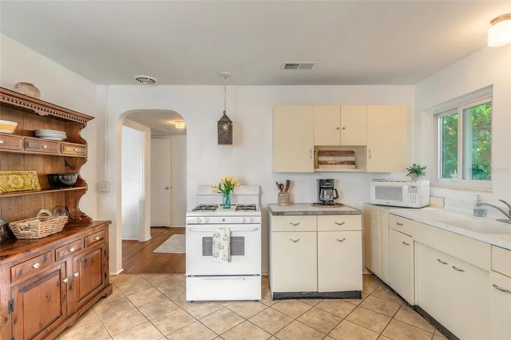 Photo of 841 CORDOVA AVENUE