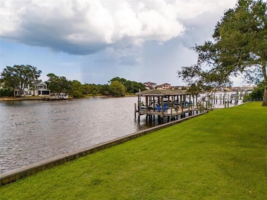Photo of 14 LONGVIEW WAY N