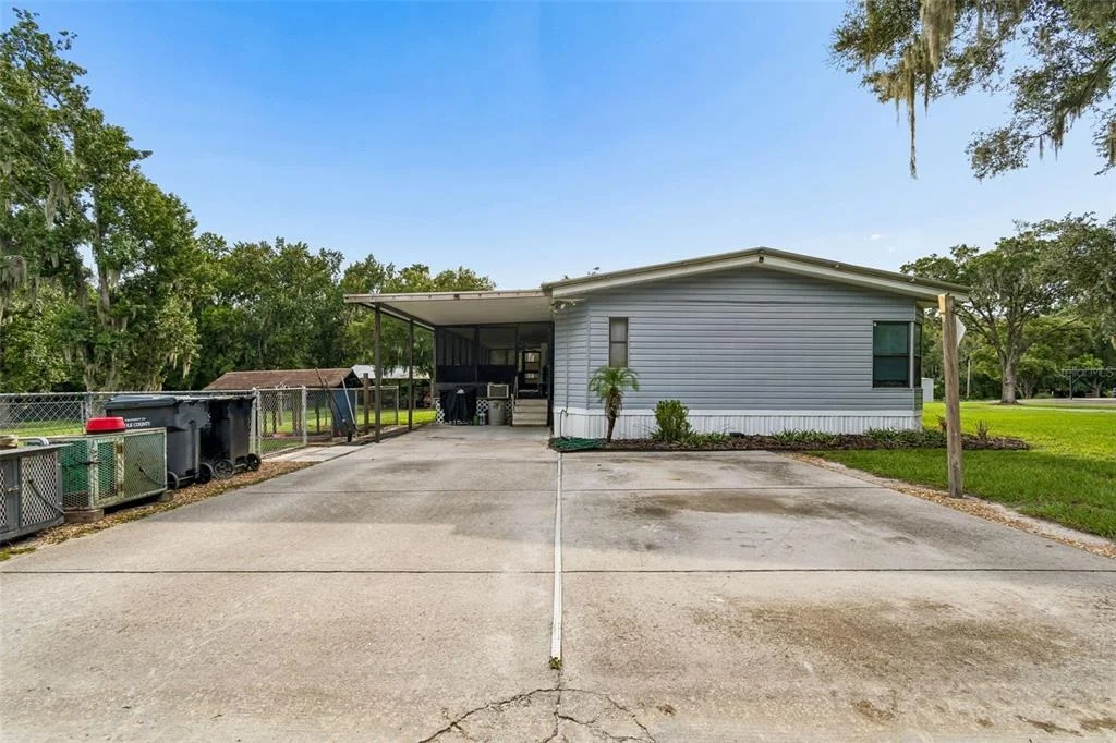 Photo of 6325 OAKVIEW LANE