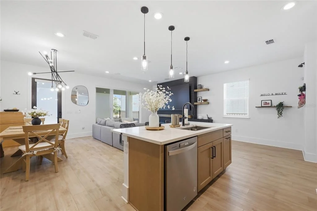 Photo of 1663 CROWNCREST DRIVE