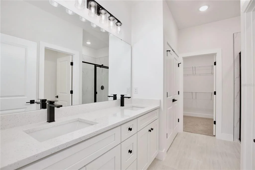 Photo of 226 W HERRICK AVENUE