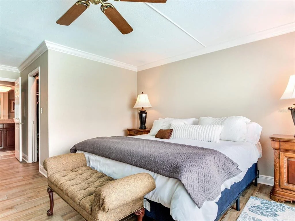 Photo of Unit B at 210 DOLPHIN POINT