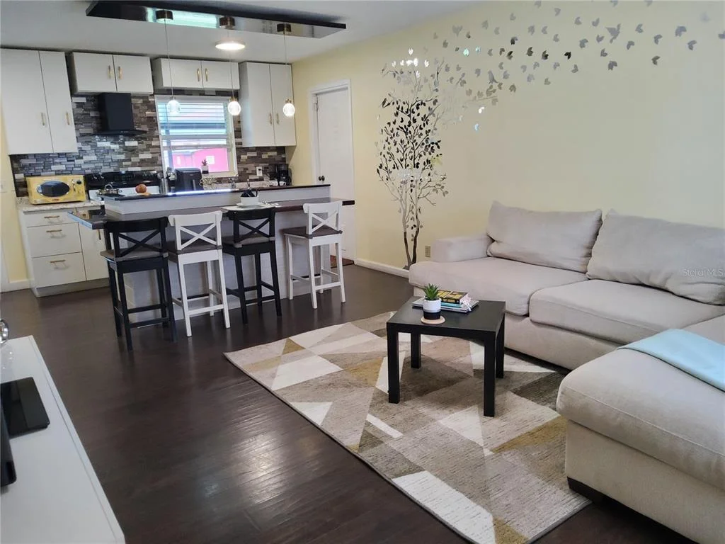 Photo of 1319 MANOR DRIVE