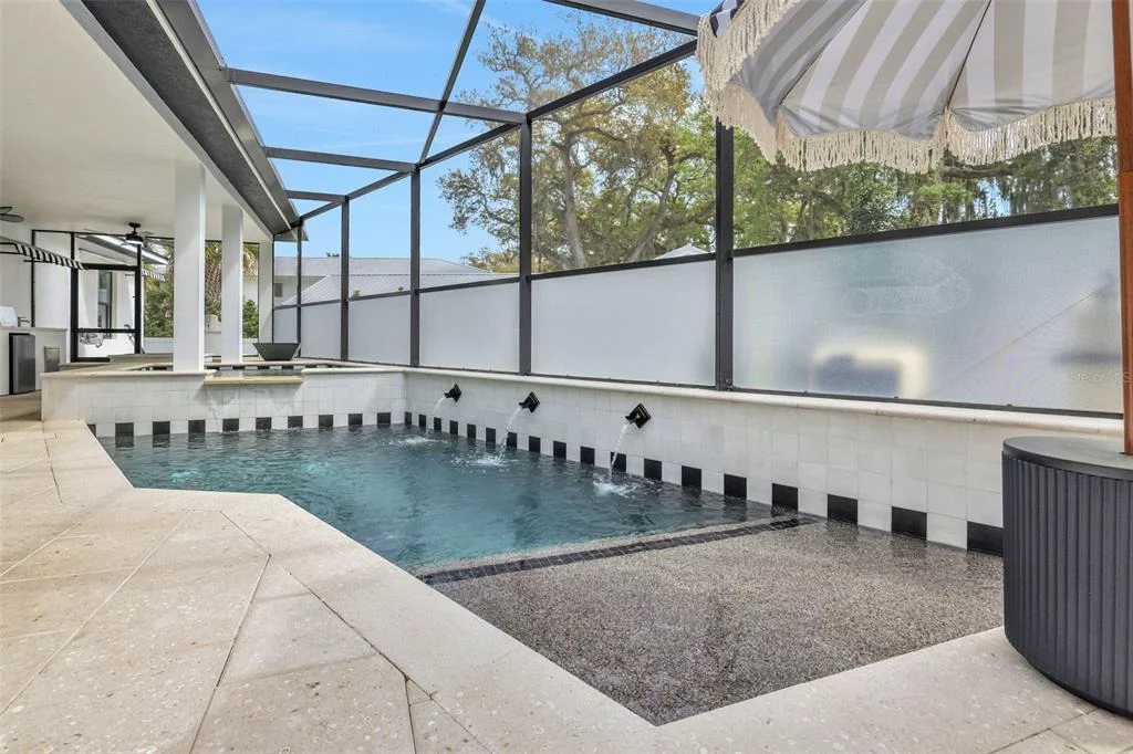 Photo of 39 E PARK AVENUE