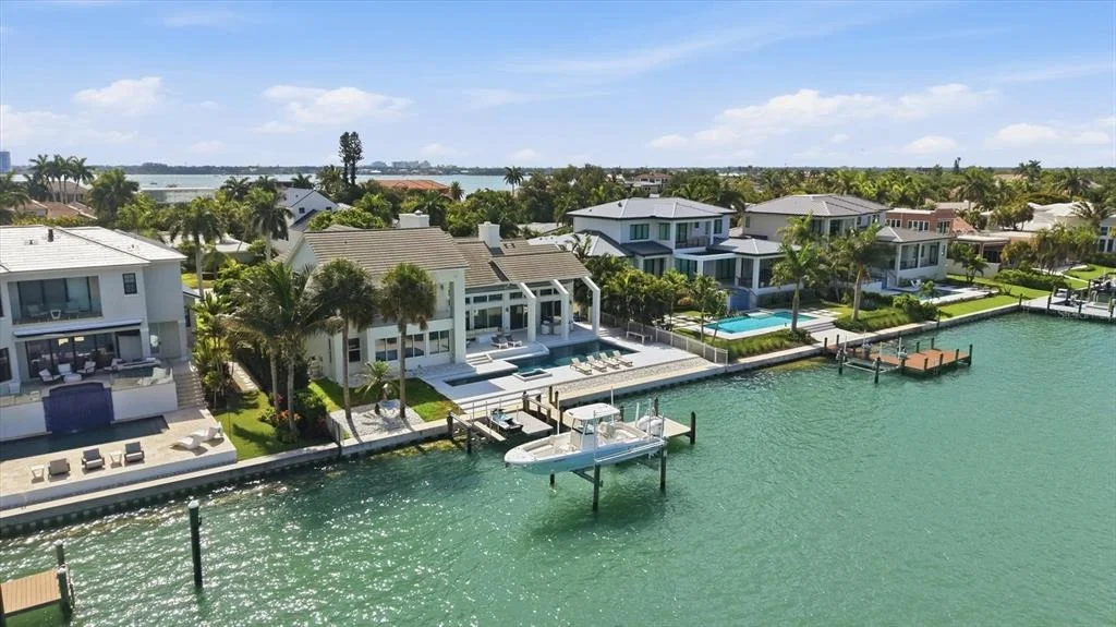 Photo of 216 BIRD KEY DRIVE