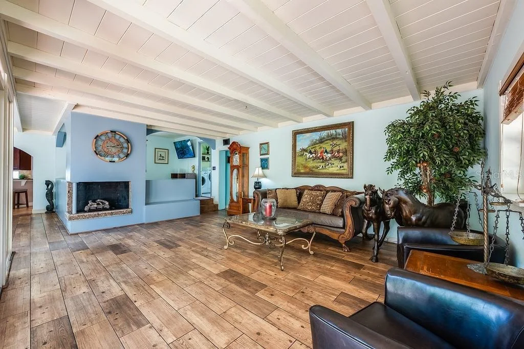 Photo of 1835 OAK LANE