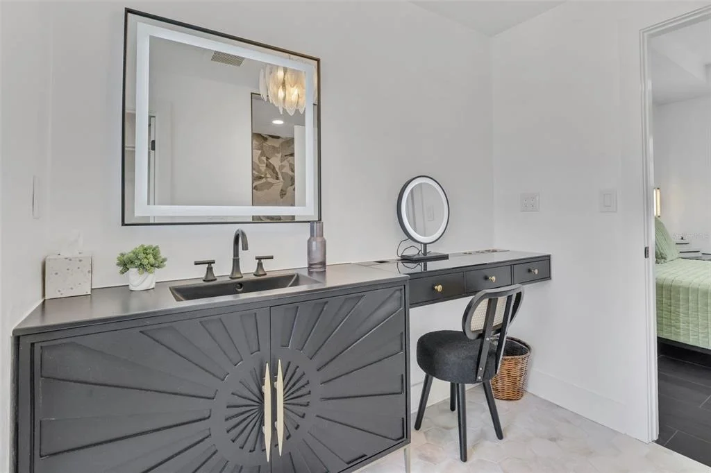Photo of 39 E PARK AVENUE