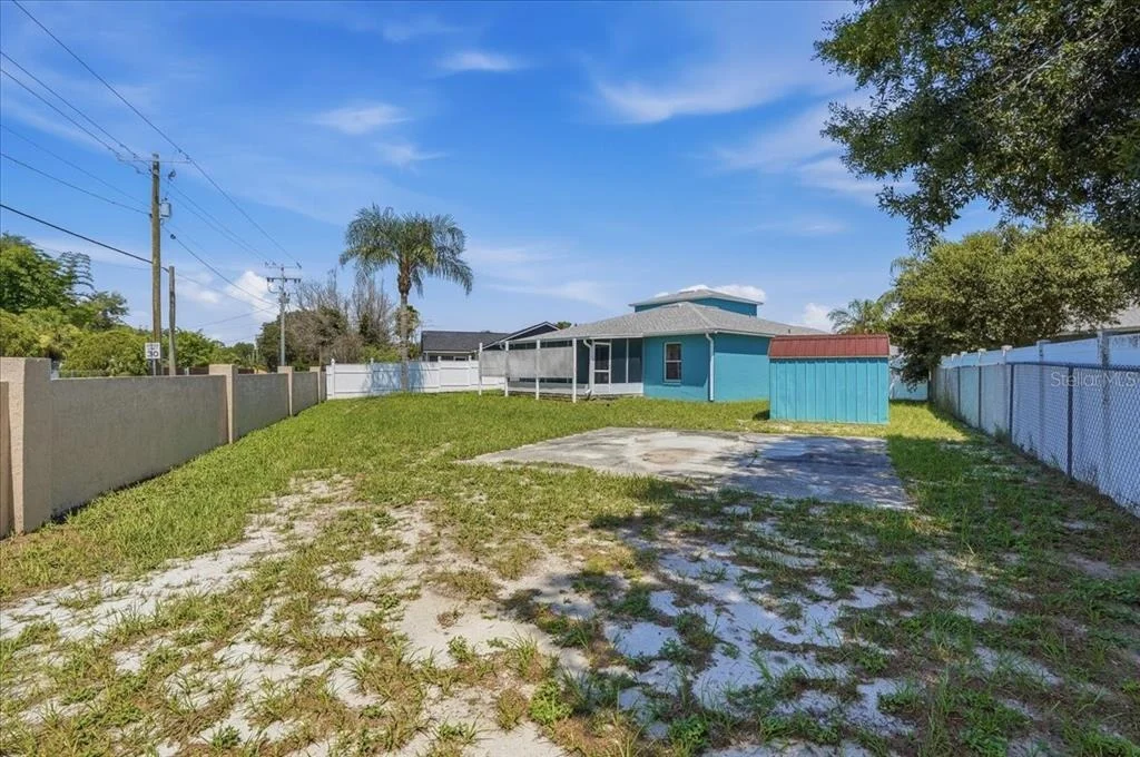 Photo of 372 LAKE DAISY CIR