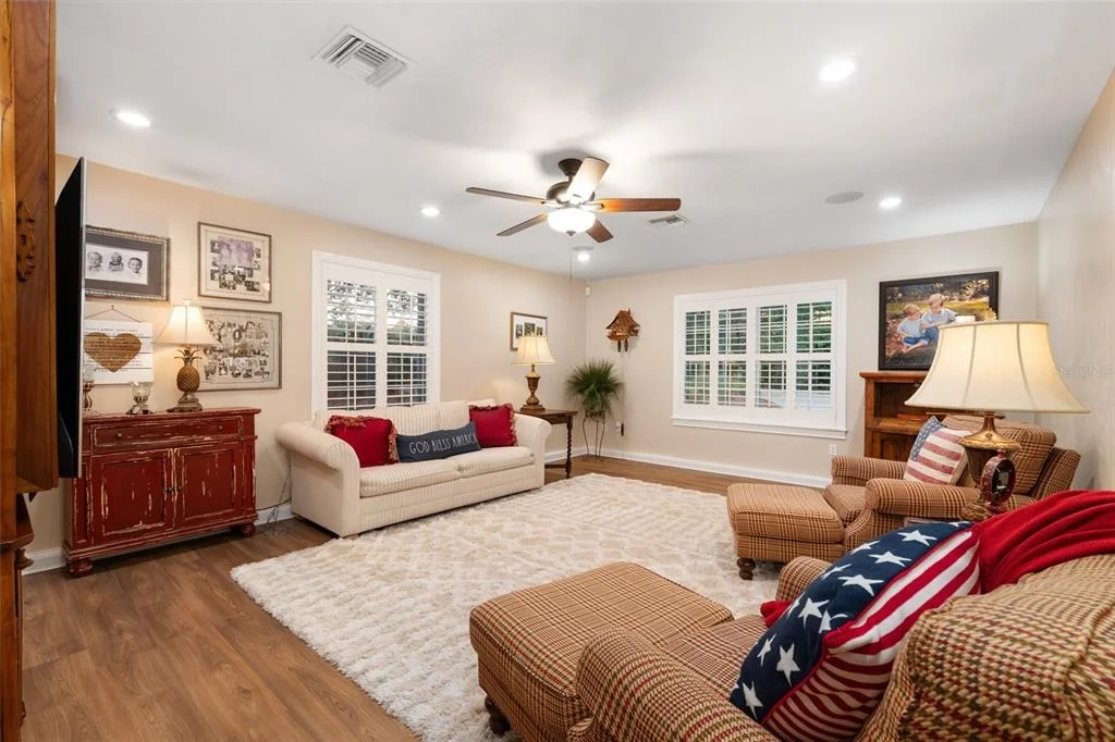 Photo of 2512 NW 58TH BOULEVARD