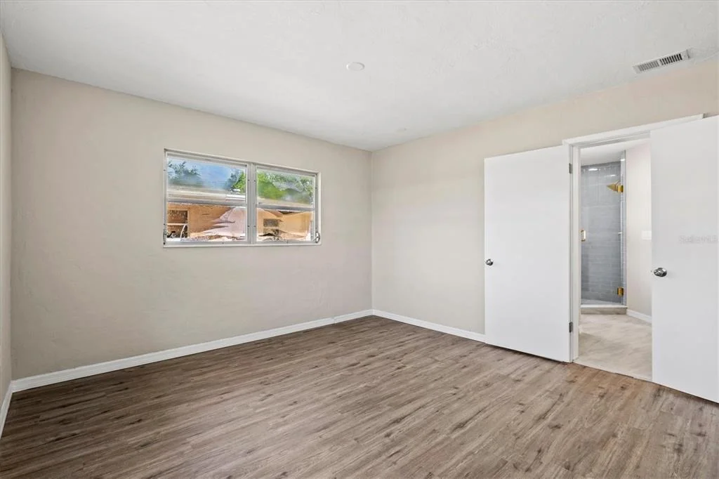 Photo of 106 AURORA STREET E