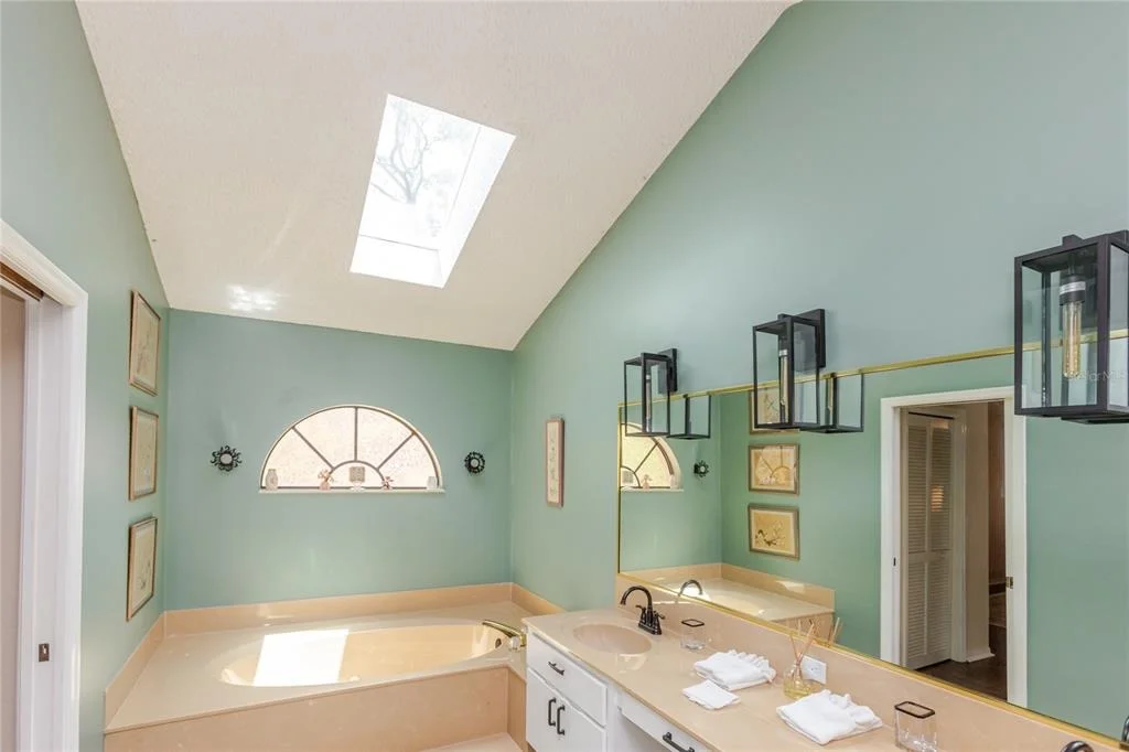 Photo of 14692 LINDEN DRIVE