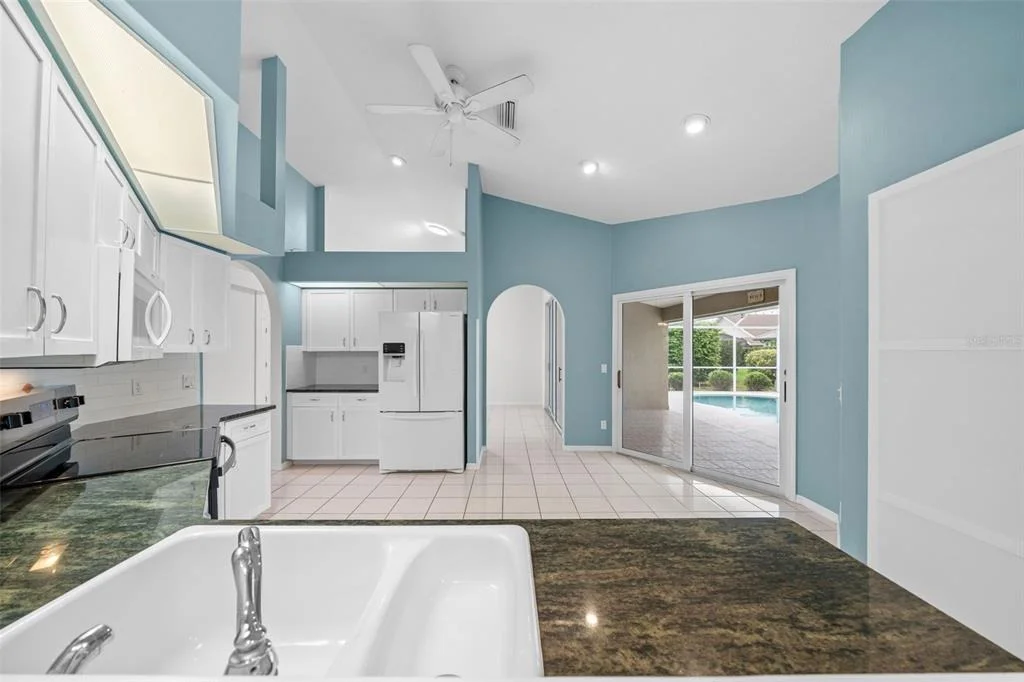 Photo of 555 PARK ESTATES SQUARE