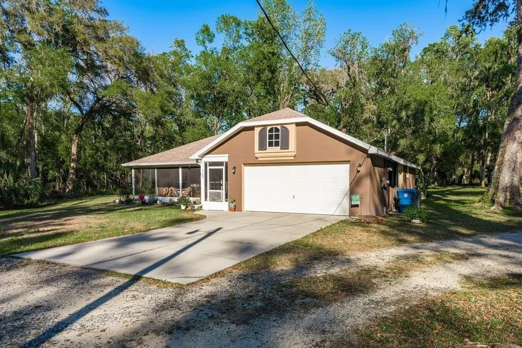 Photo of 7182 GRIFFIN ROAD