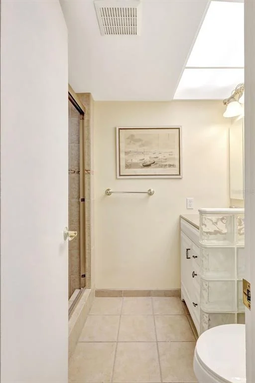 Photo of Unit 708 at 660 ISLAND WAY