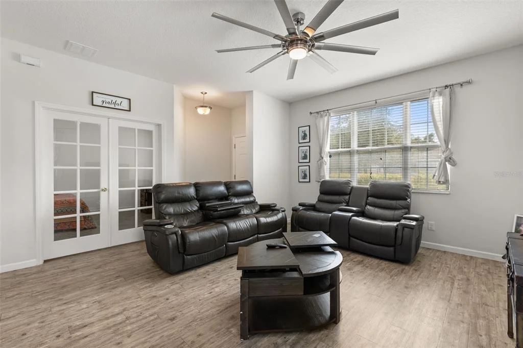 Photo of 2427 LINER AVENUE