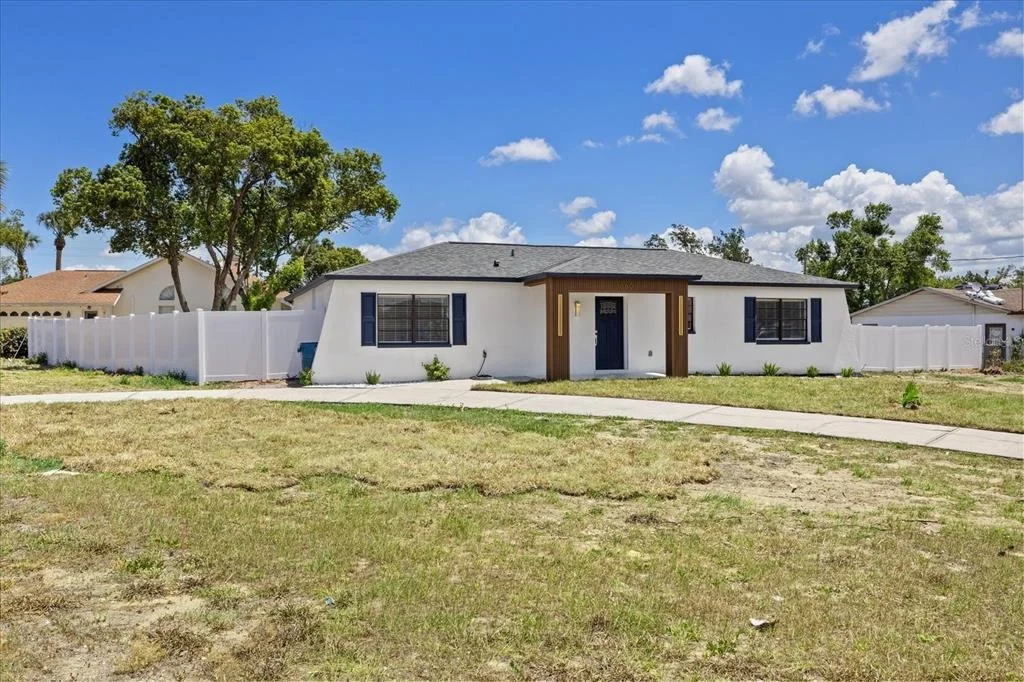 Photo of 11660 LINDEN DRIVE